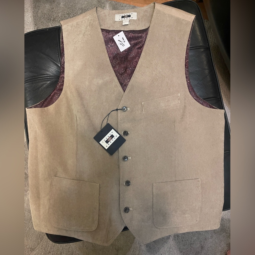 Men’s Joseph Abboud tan corduroy vest